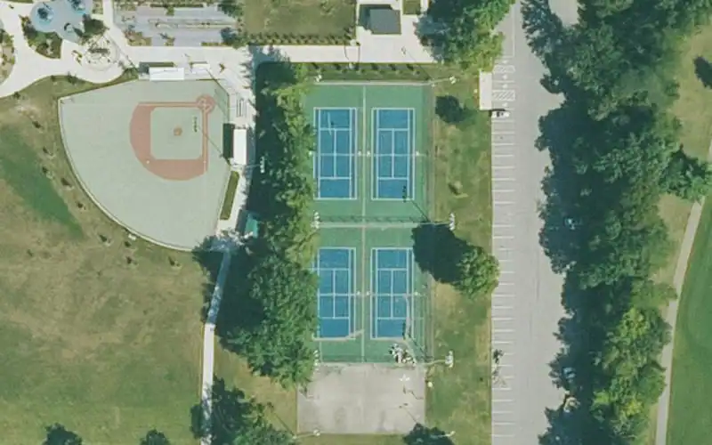 Inis Grove Tennis Park photo 2