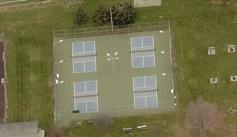 Williams Court @ Riverside Park photo 2