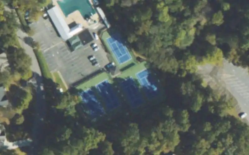 Leslie Beach Club photo 2