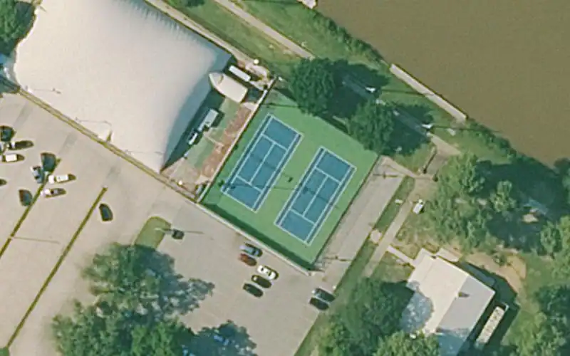 Ralph Wulz Riverside Tennis Center photo 2