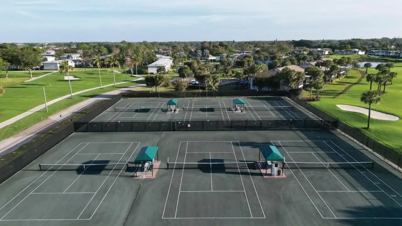 The Glades Golf & Country Club photo 2