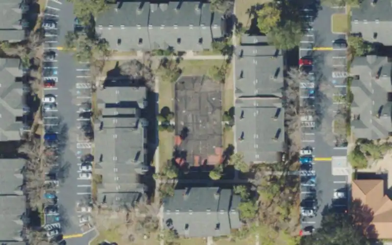 Royal Oaks Apts photo 2