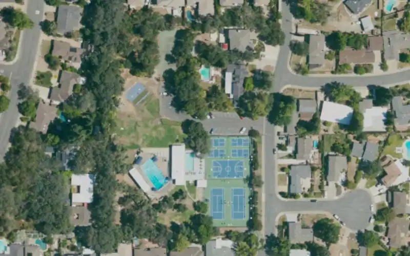 Glen Oaks Swim and Tennis Club photo 2