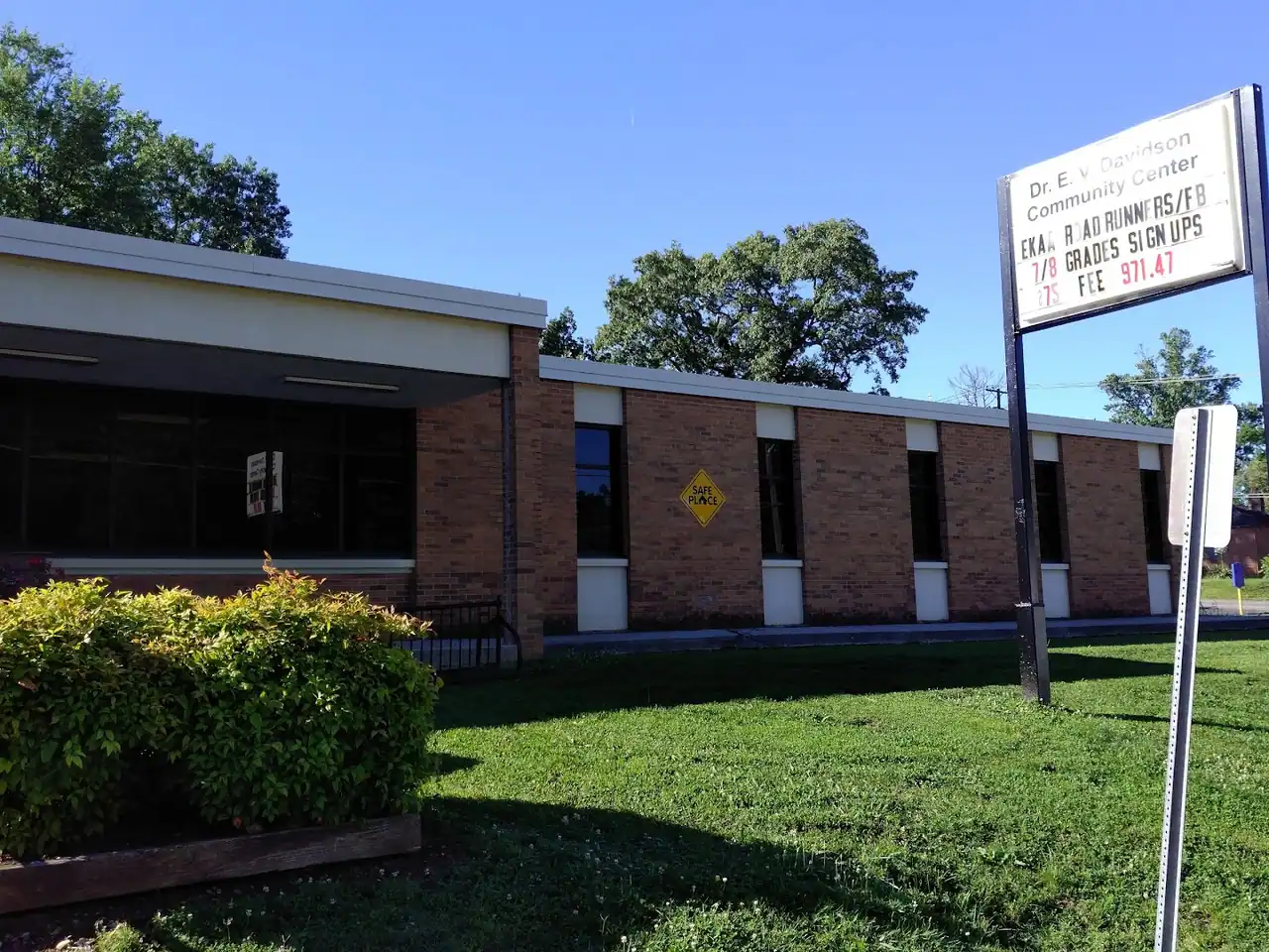 Dr. E. V. Davidson Community Center photo 2