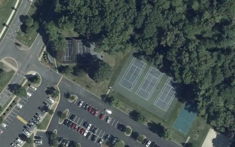 Oakcrest Tower Apartments photo 2