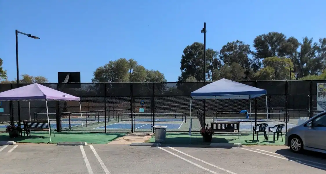 Kellogg Tennis Courts Open Space photo 2