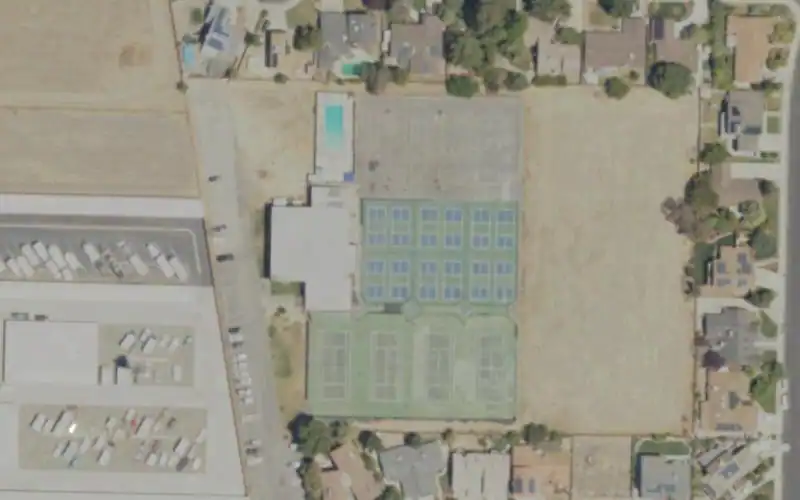 Los Banos Fitness and Racquet Club photo 2