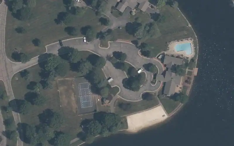 Auburn Lakes Condominium photo 2