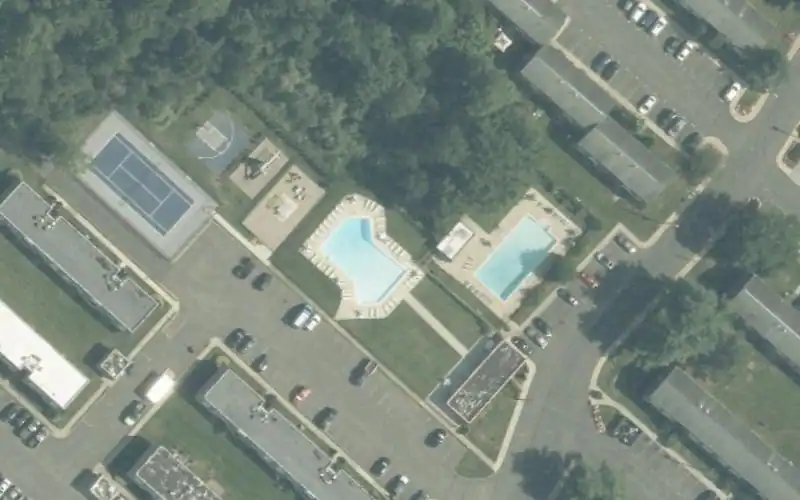 Claridge Court Garden Apts photo 2