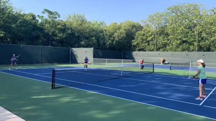 Ideal Tennis photo 2