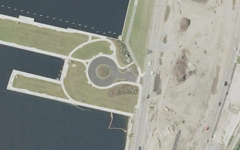 Bicentennial Park photo 2