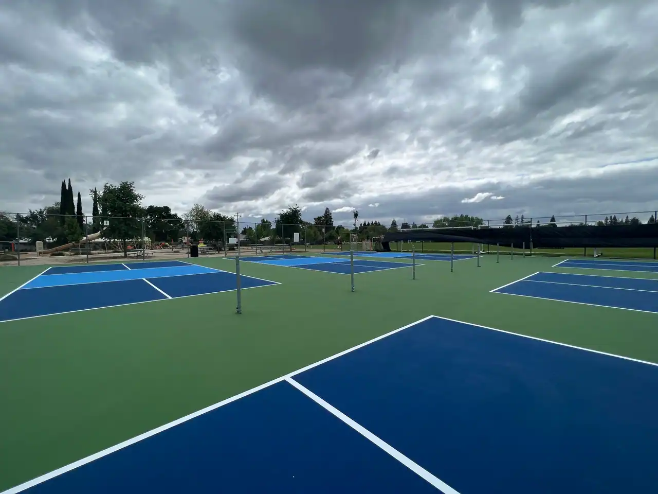 Eastern Oak Park photo 3