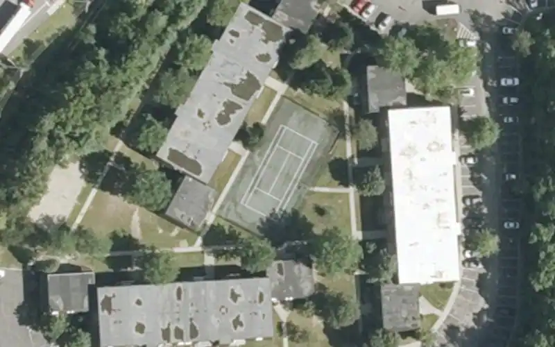 Royal Park Apts photo 2