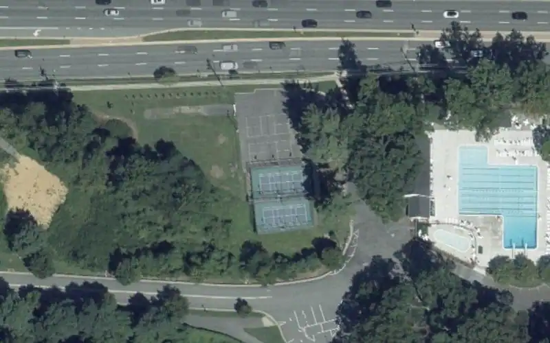 Old Farm Swim & Paddle Tennis Club photo 3