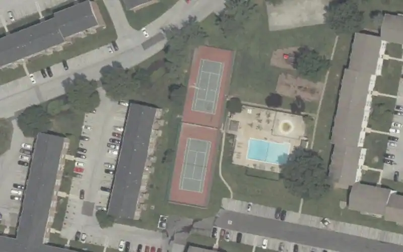 Cavalier Country Club Apartments photo 2