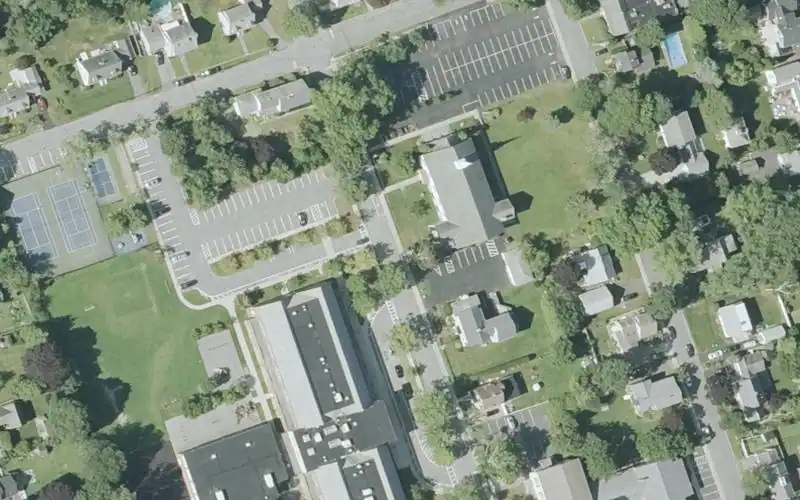 Mattapoisett Center Elementary School photo 2
