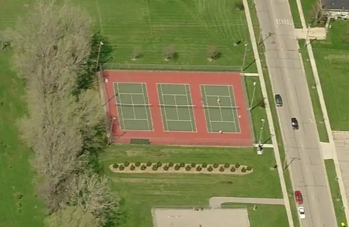 Oak St. Courts photo 3