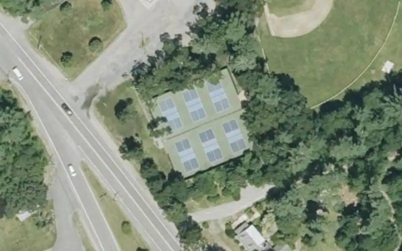 Tarkiln Courts photo 3