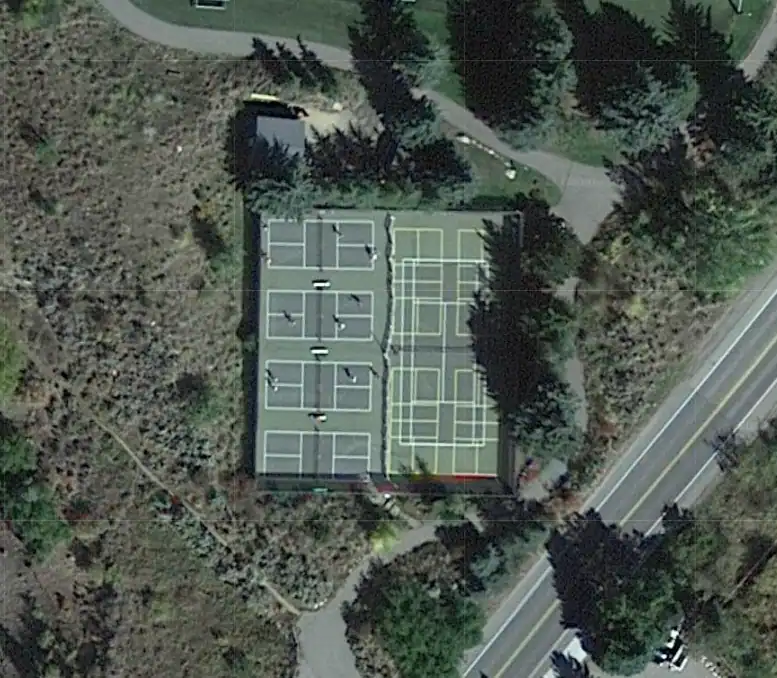 Iselin Park photo 4