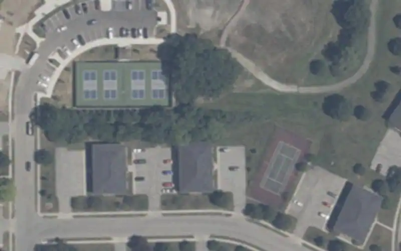 Meadowlark Park Apts photo 2