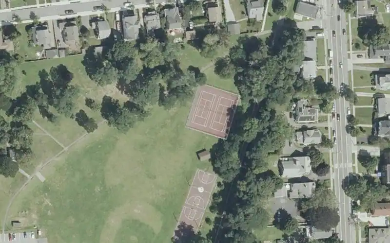 Warren Parks and Recreation Burrs Hill Park photo 2