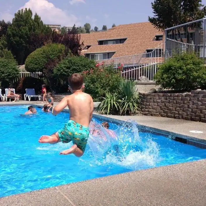 Darnell's Lake Resort photo 2