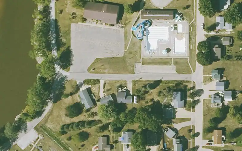 Williams Court @ Riverside Park photo 4