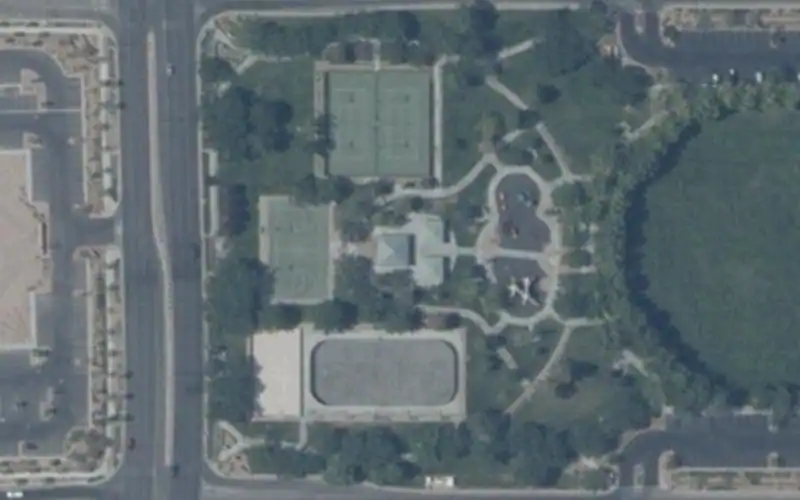 Gardens Park photo 2