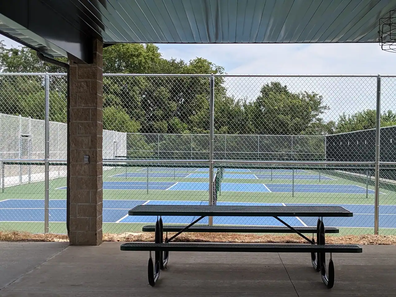 LeClaire Huckleberry Park Courts photo 2