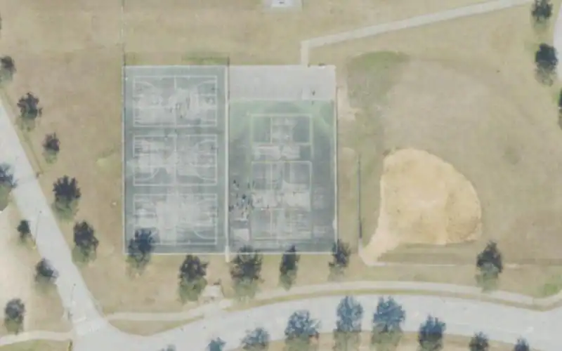 Wolf Lake Middle School Tennis Courts photo 2