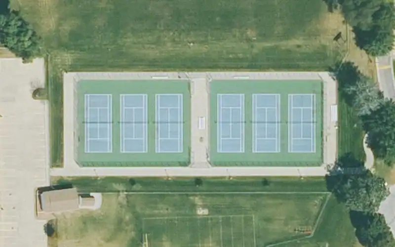 Dowling Catholic High School photo 2
