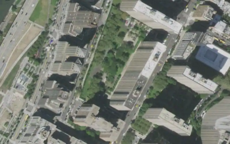 Lincoln Towers photo 2