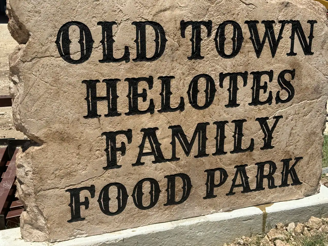 Old Town Helotes Family Food Park photo 4