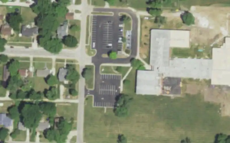 Peculiar pickleball courts photo 2