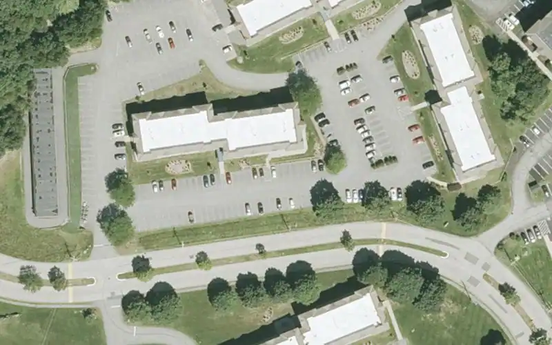 Somerset Apts photo 2