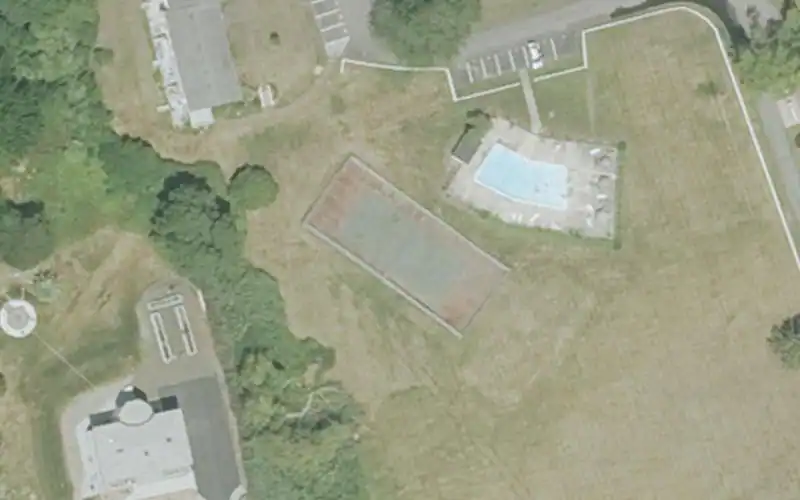 Riverside Dr Tennis Courts photo 2