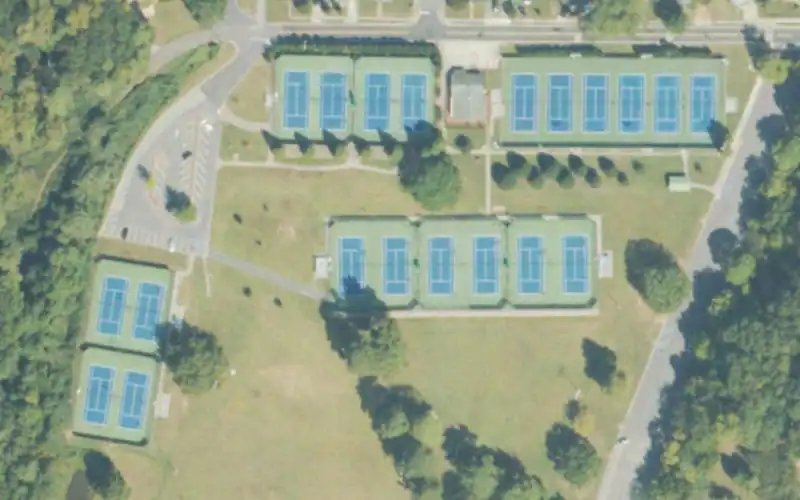 Lakeshore Park Tennis Center photo 2