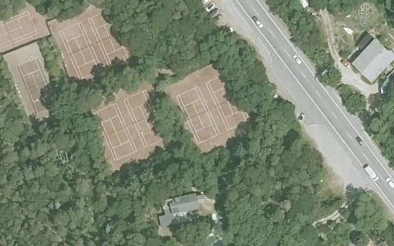 Olivers' Red Clay Tennis Club photo 2
