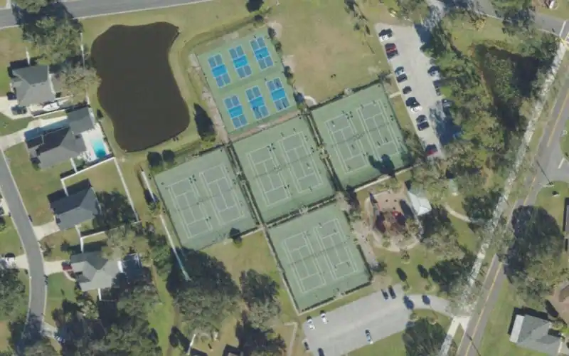 Woodlake Park Tennis Courts photo 2