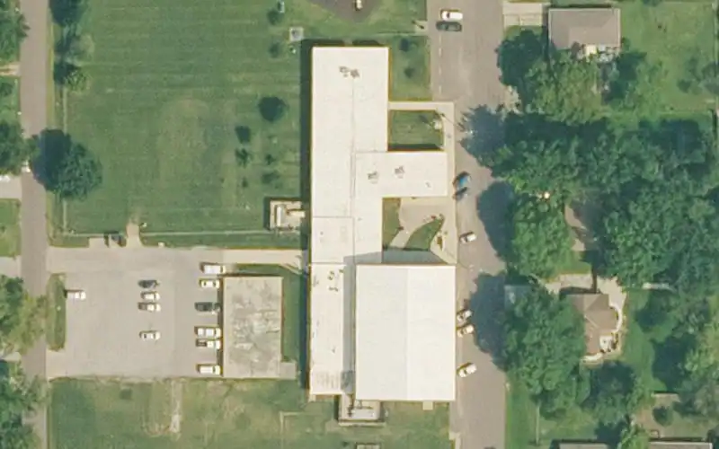 Spring Hill Courts photo 2