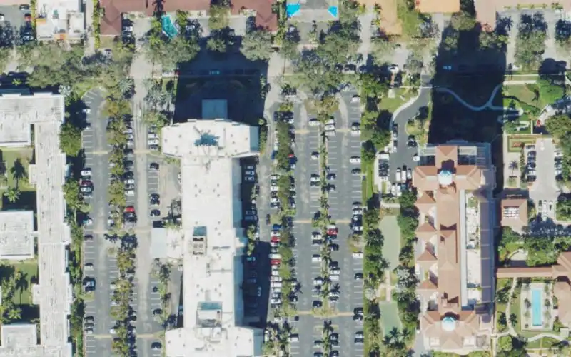 The Gables Condominium photo 2