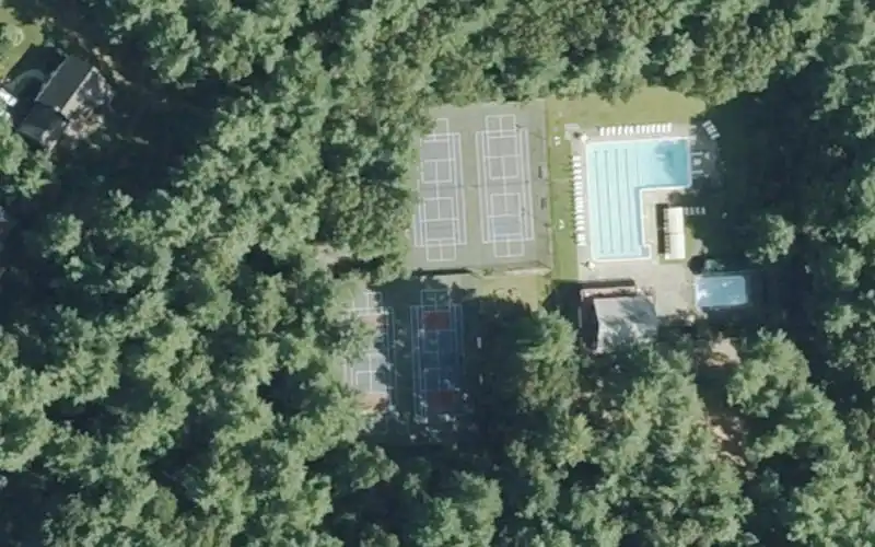 Edgewood Swim & Tennis Club photo 2