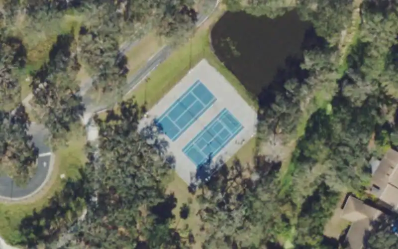 Colonial Oaks Park photo 2